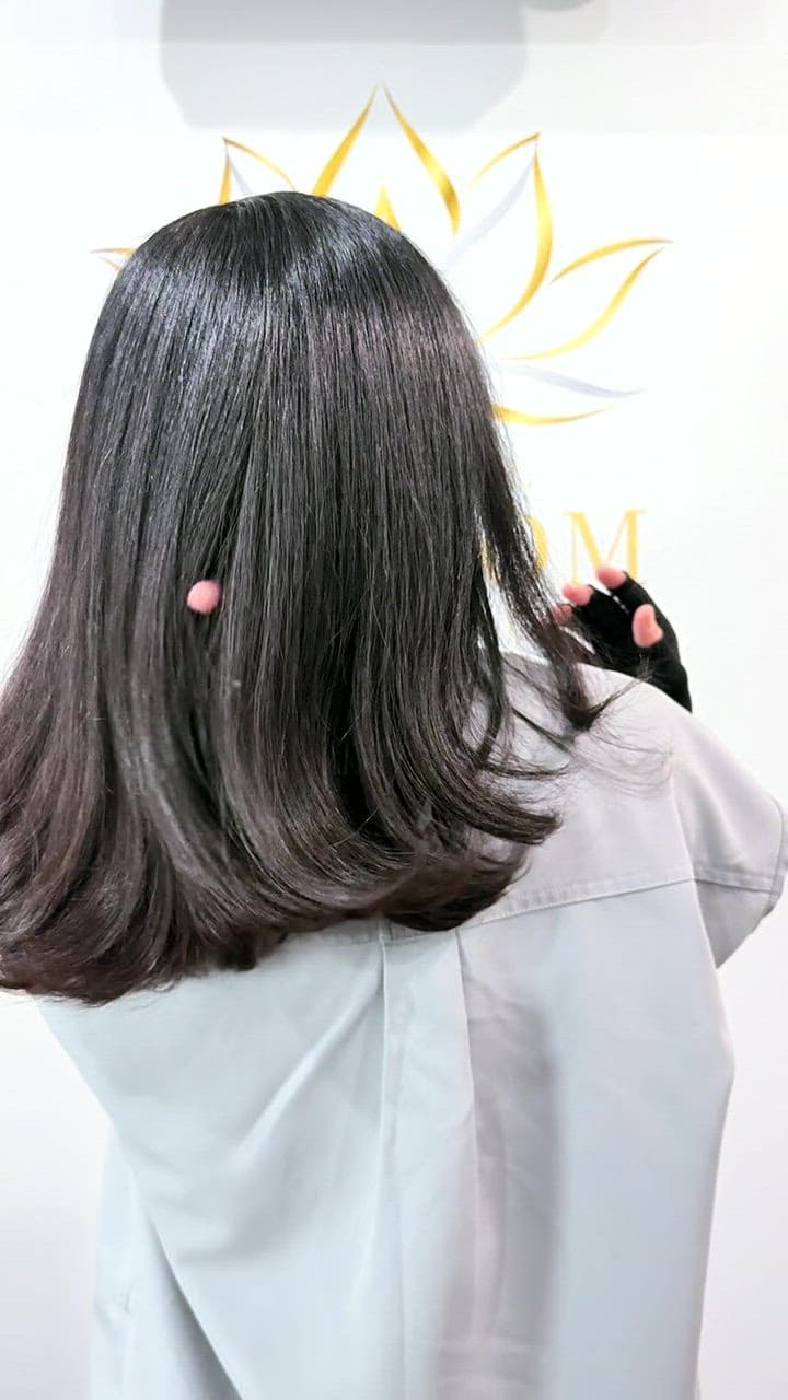 Glossy black lob with a curled-under finish, turned at the lotus wall